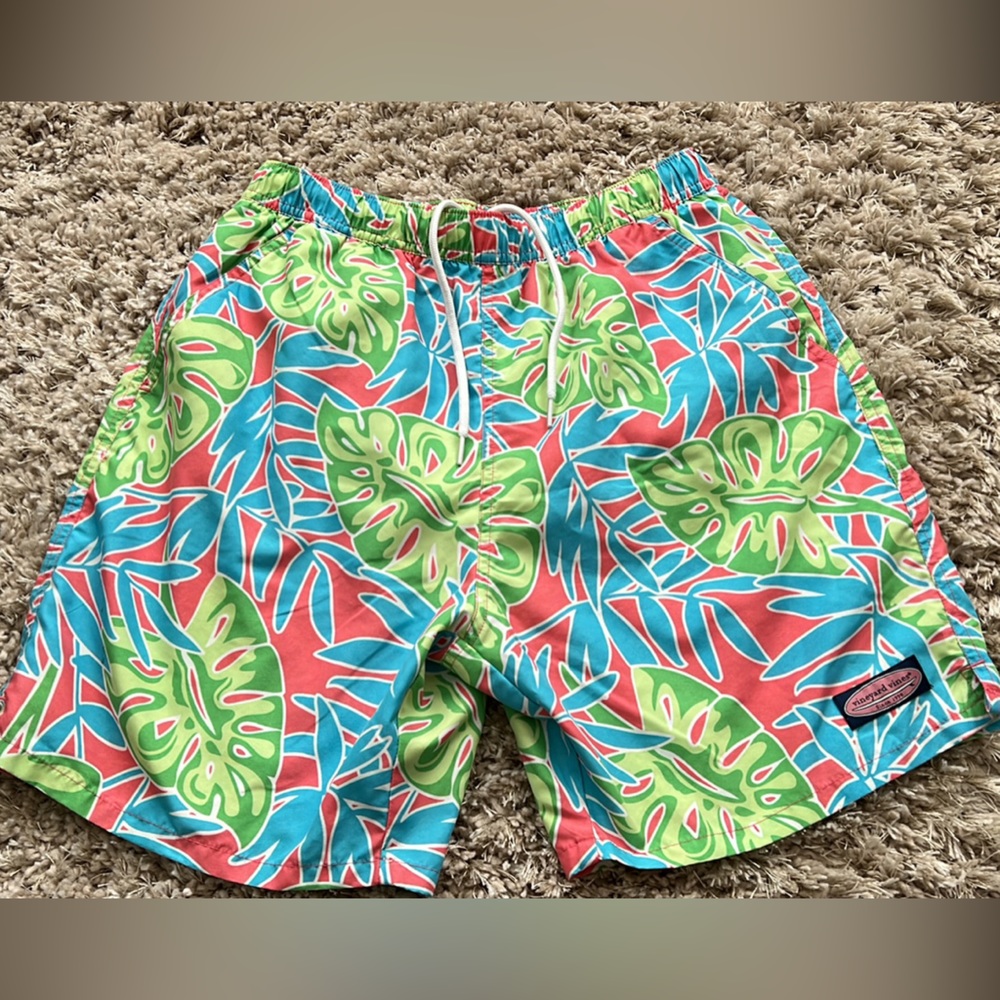 Iike new! Mens small Vineyard Vines swim trunks